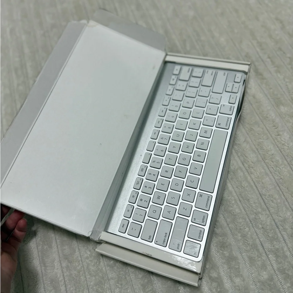 Apple Wireless Bluetooth Magic Keyboard Model No. A1314 - , Working Silver
